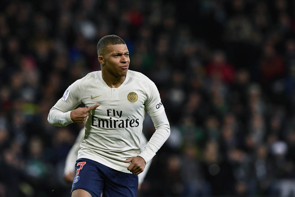 中烟香港向Leaf Trading销售烟叶类产品